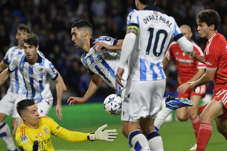 Sociedad beats Benfica 3-1 and reaches Champions League knockout stage for  2nd time in its history
