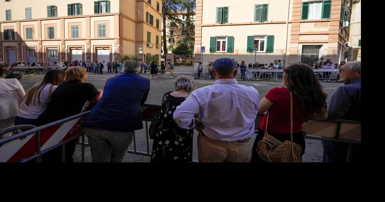 Papal switcheroo as Francis changes plans at last minute to visit ...