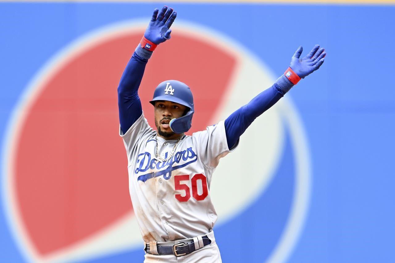 Hernández hits three-run homer as Dodgers beat Giants 5-2 in Crawford's  likely final game