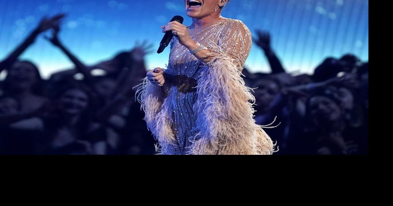 Pink postpones two Vancouver concert dates due to respiratory illness