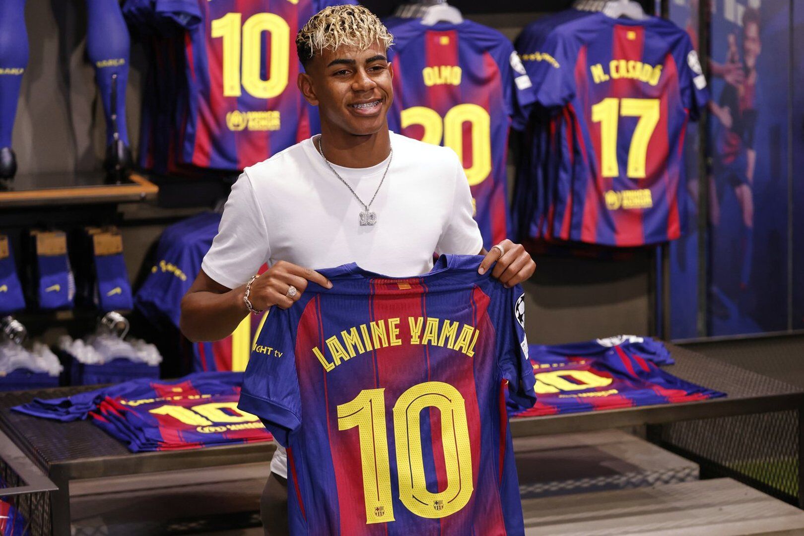 Lamine Yamal to wear Barcelona's iconic No. 10 jersey next season