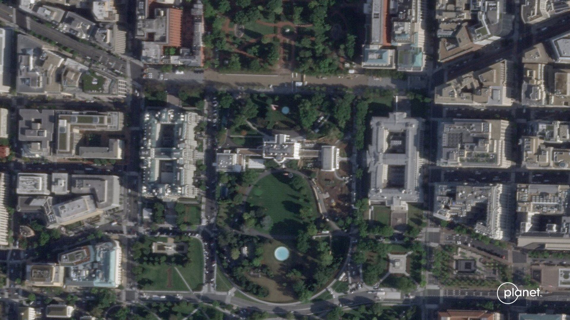 Satellite images show before and after of demolition of White House ...