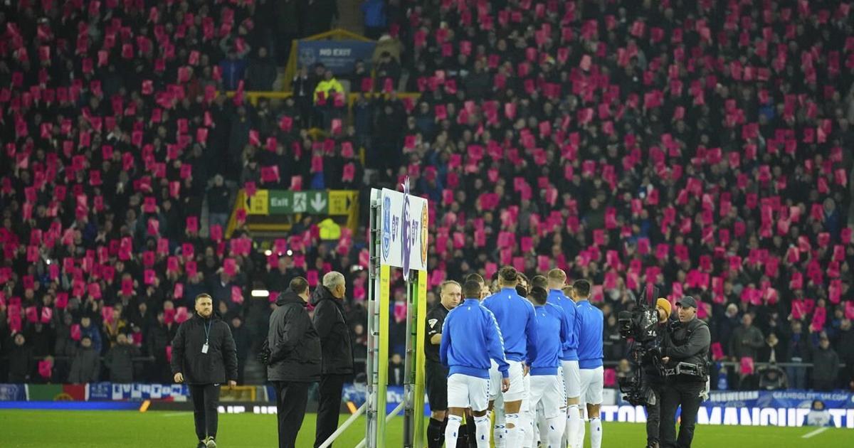 Everton Pyro Angry Everton fans march to Goodison Park in protest at 10-point ...