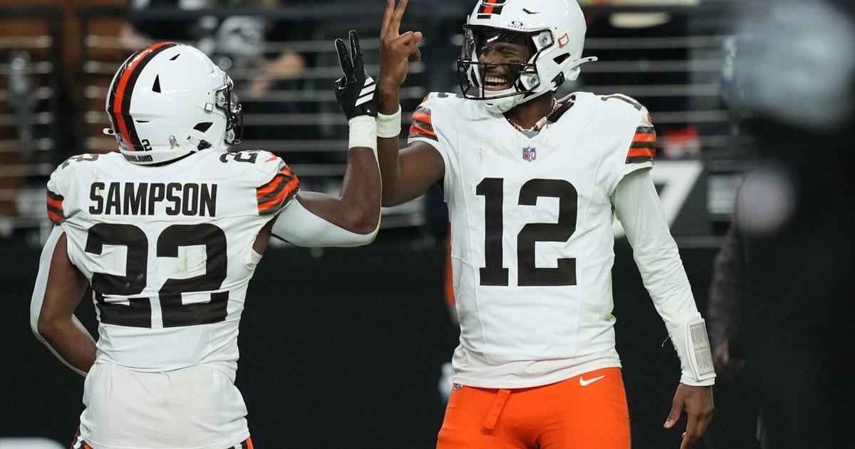 Shedeur Sanders wins his 1st NFL start, Myles Garrett has 3 sacks as Browns beat Raiders 24-10