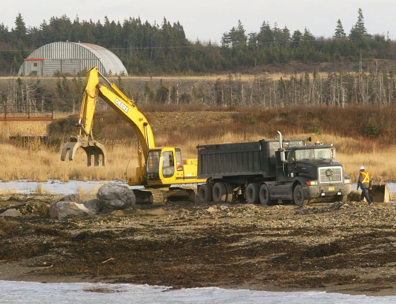 N.S. coal mine closed because of roof falls is allowed to resume