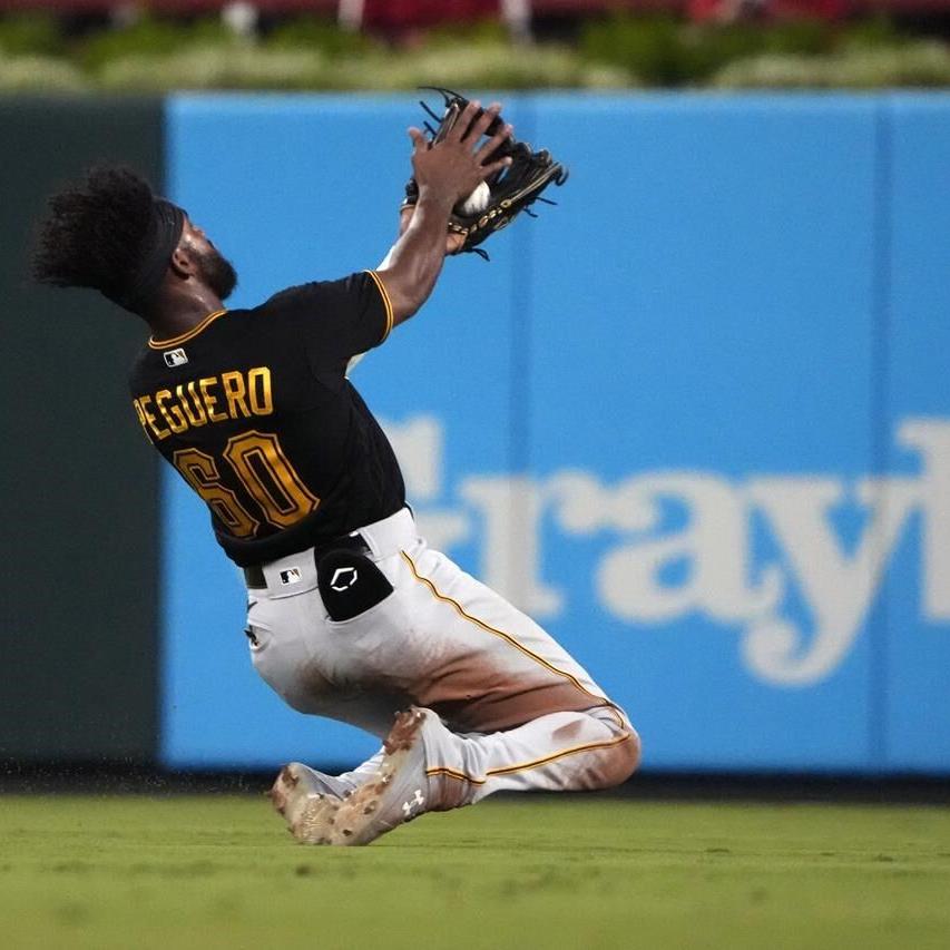 Pirates score 3 runs in the 10th inning, beat the Cardinals 4-2 and extend  win streak to 4 games