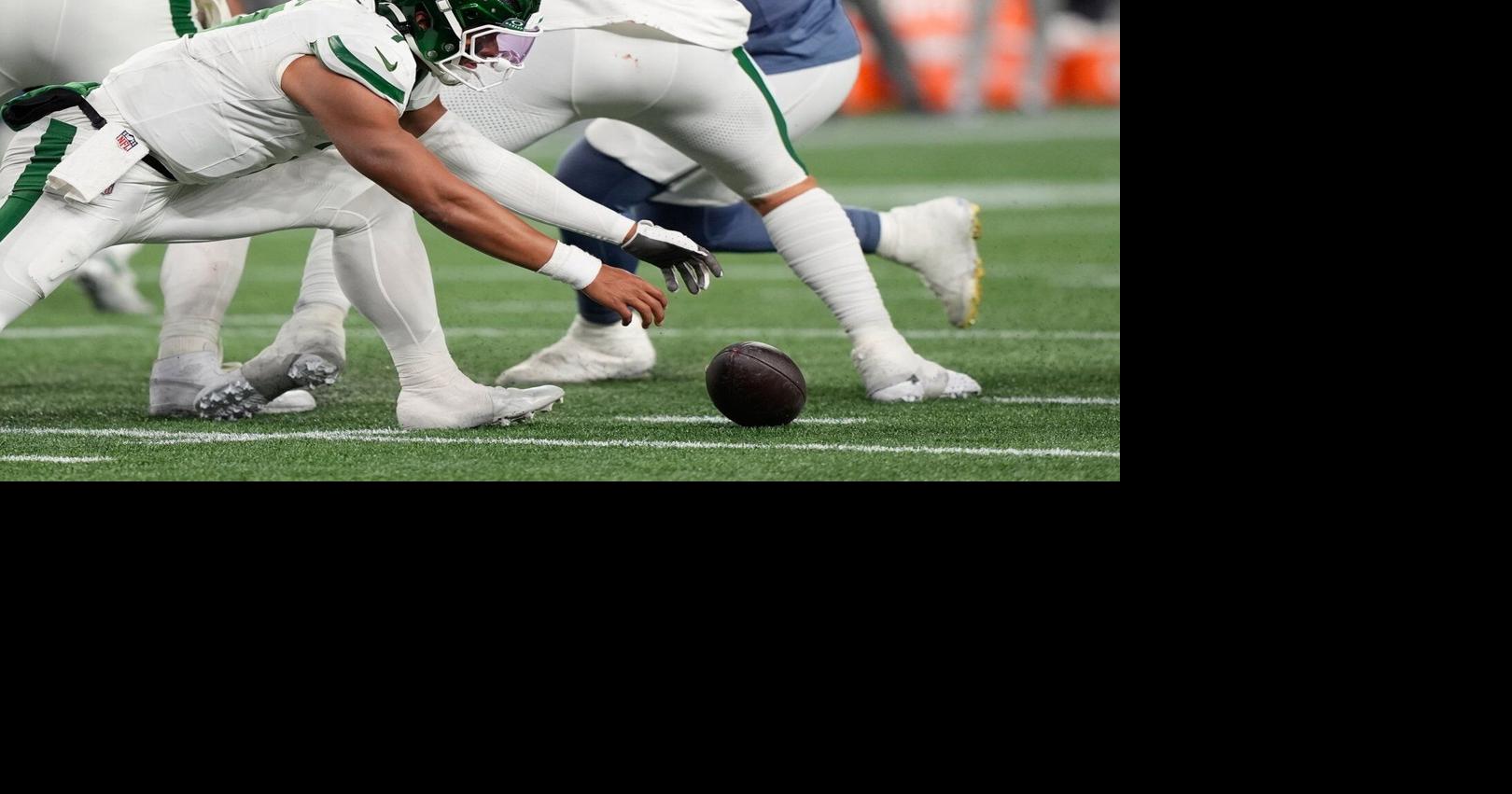 Fields runs for an early score before Jets' quarterback problems ...