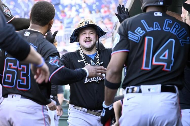 Cueto wins in his return as Burger hits 2 of the Marlins' 4 home