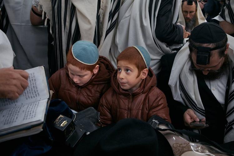 Photos of Hasidic Jewish rabbis praying at resting place of 'the Rebbe ...