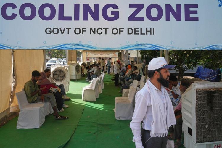Heat wave empties roads and markets in north India as some farmers turn ...