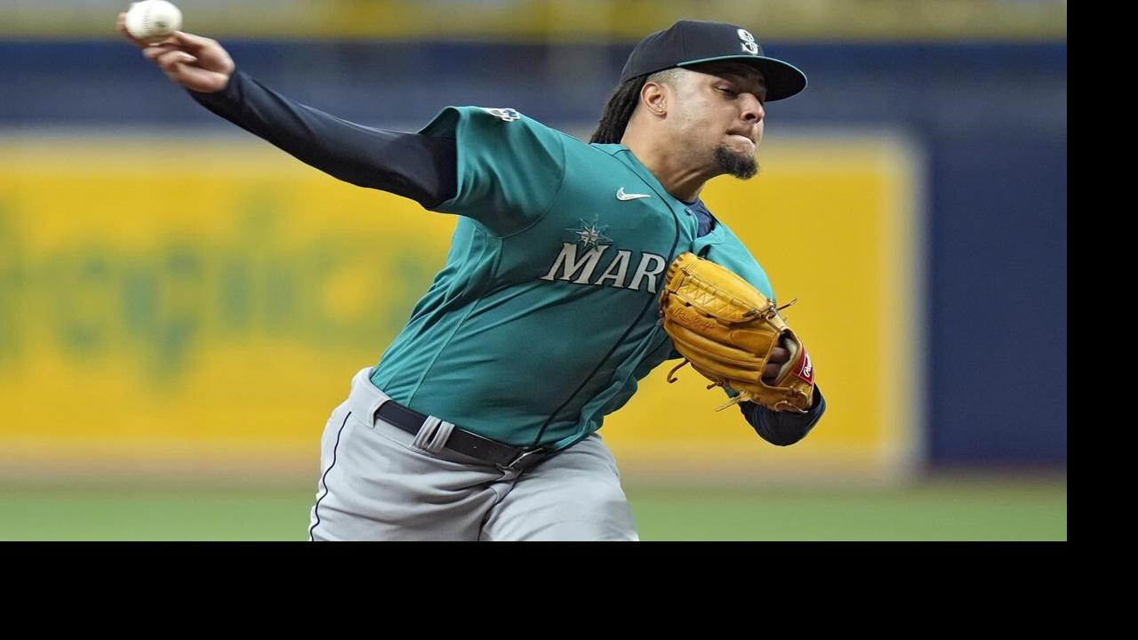 Luis Castillo strikes out 10 as Mariners beat Pirates 5-0