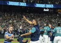 Cal Raleigh homers twice as Mariners stay hot, topple Red Sox 6-2
