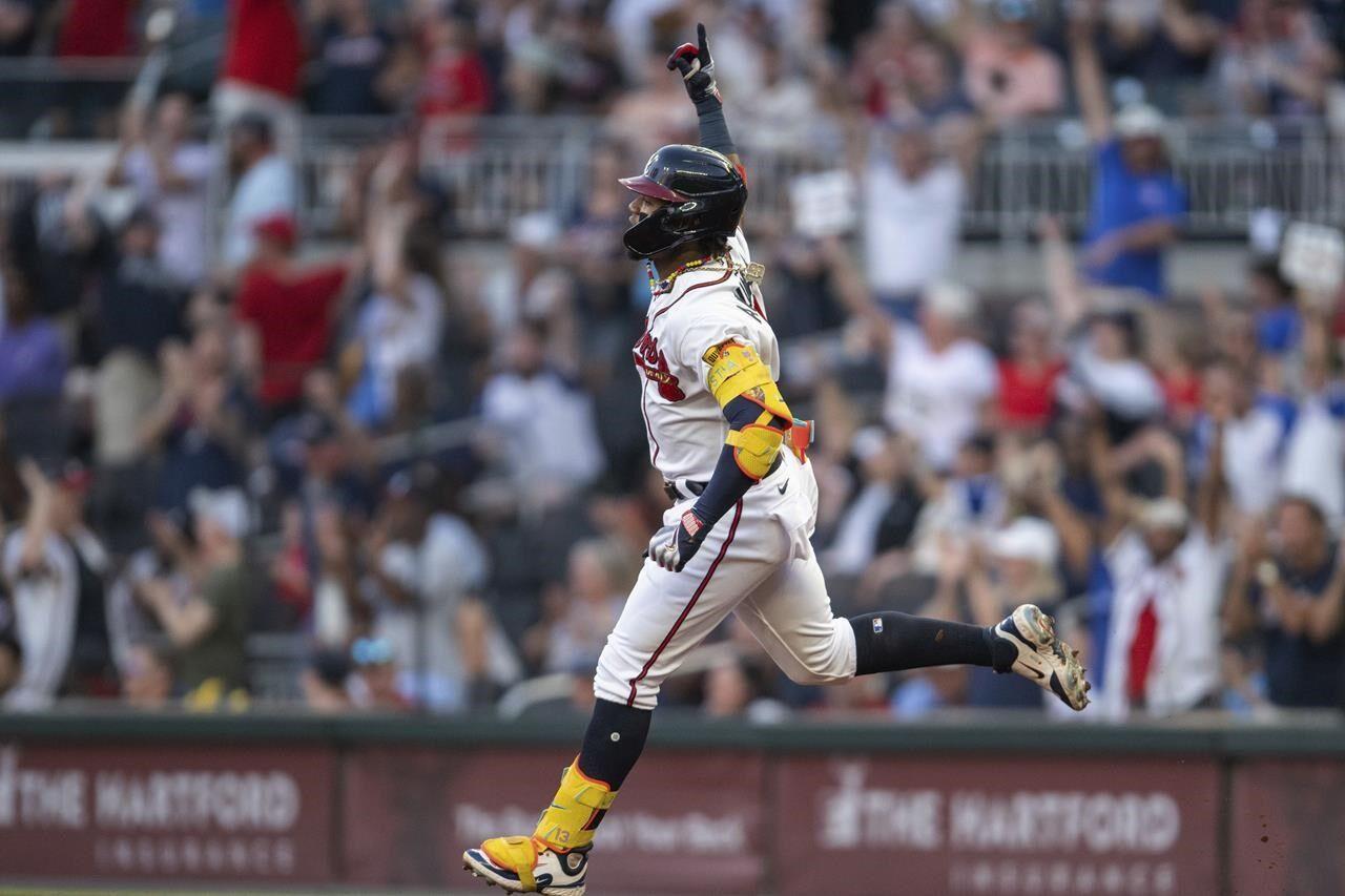 Reynolds hits 2-run homer as Pirates' 8-4 win delays Braves