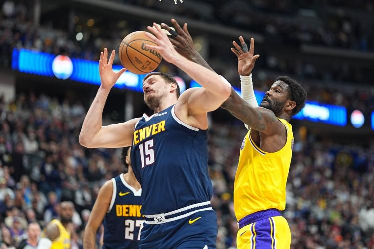 LeBron James breaks the NBA career field goals record in the Lakers ...