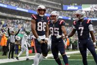 Patriots beat Jets 15-10 to extend their winning streak to 15