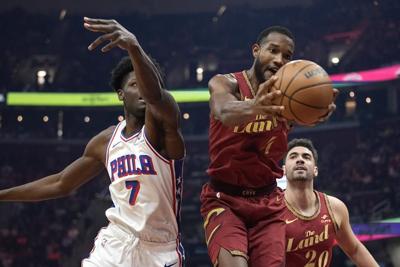 Buddy Hield scores 24 as 76ers end Cavaliers' 9-game winning streak with 123-121 victory