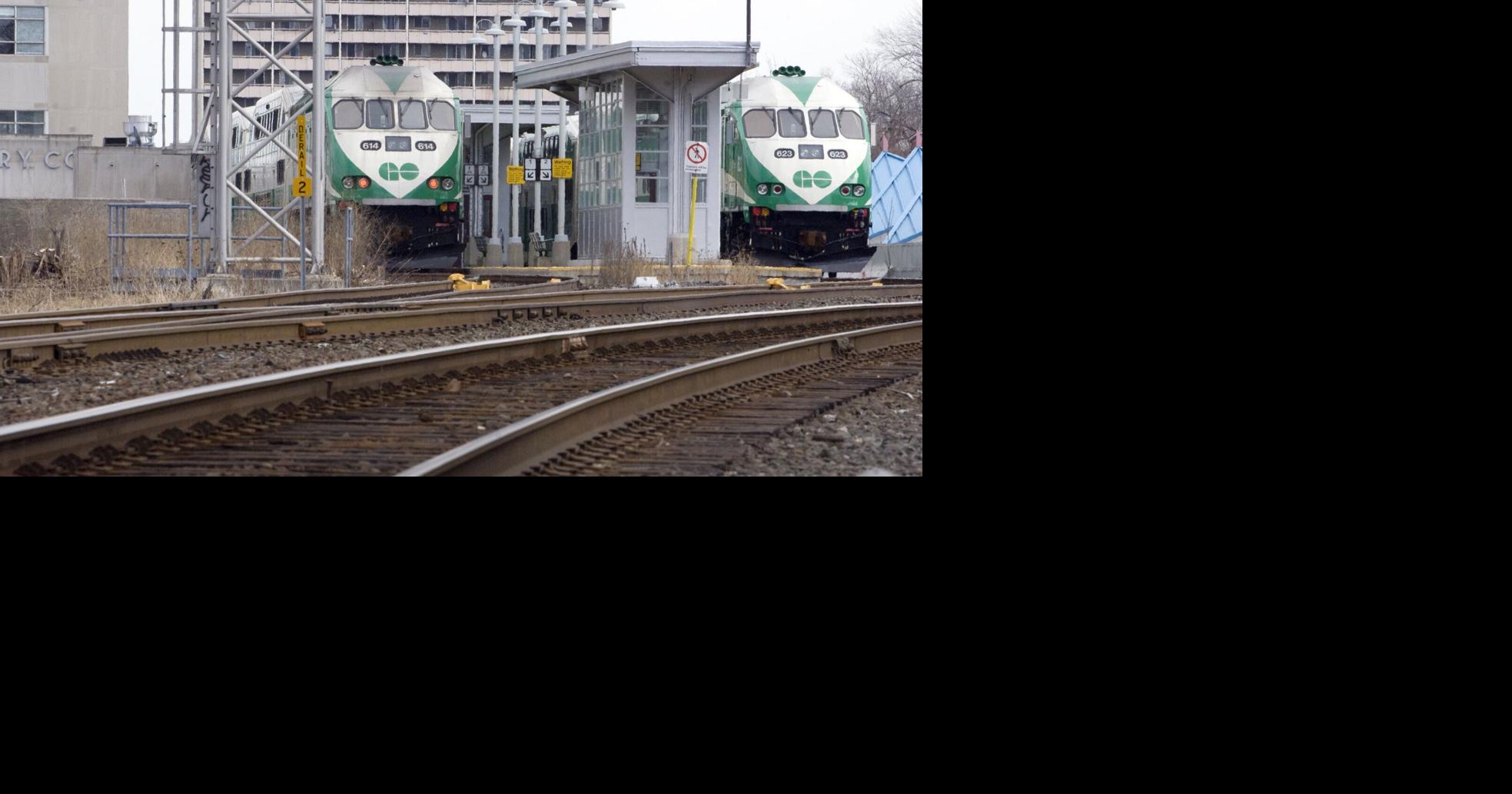 Passengers recount hours-long wait on stalled GO train
