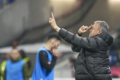 Paris Saint-Germain Clinches Unbeaten Ligue 1 Title