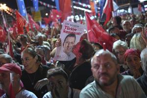 Istanbul's jailed opposition mayor greeted with cheers as he enters a prison courtroom