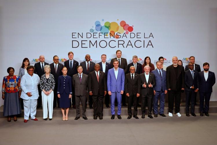 While Trump lashes out at Spain, US Democrats join a progressive rally ...