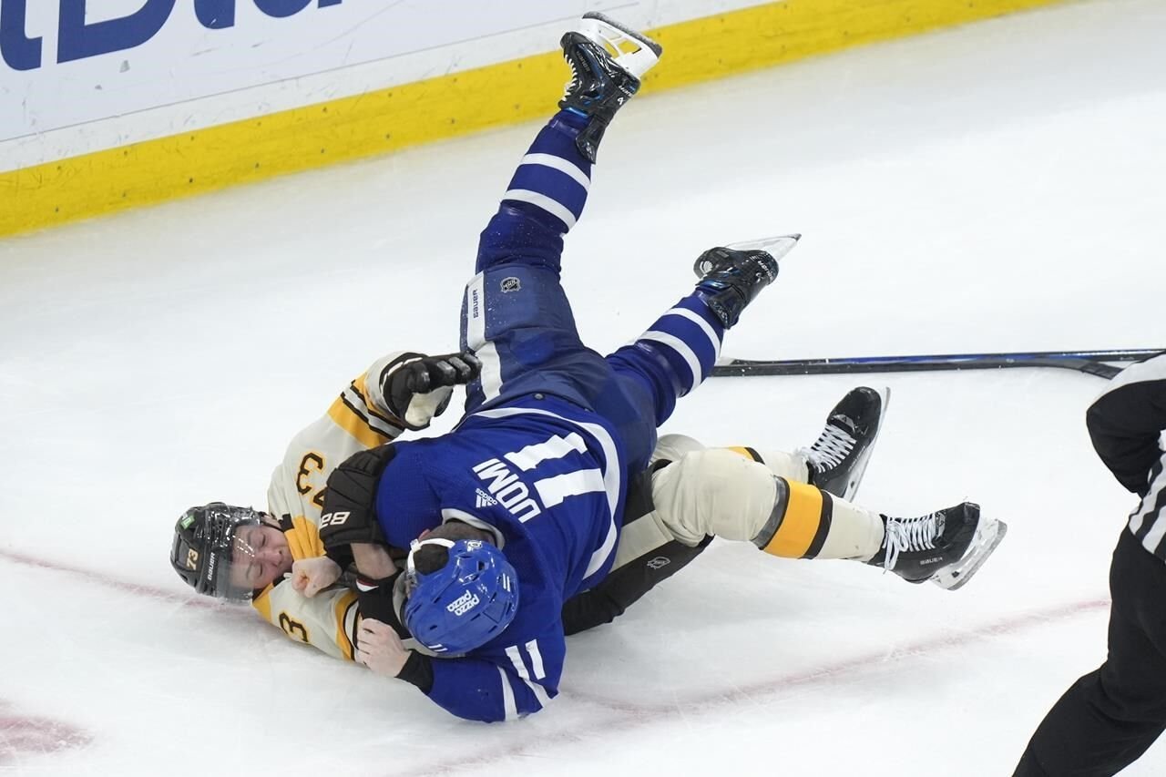 Bruins Beat The Weary Maple Leafs 4-1 To Move Within A Point Of The NHL ...