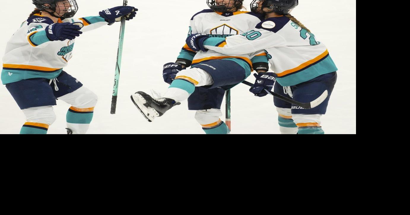 Sirens score six times in third period to upset Charge 6-3