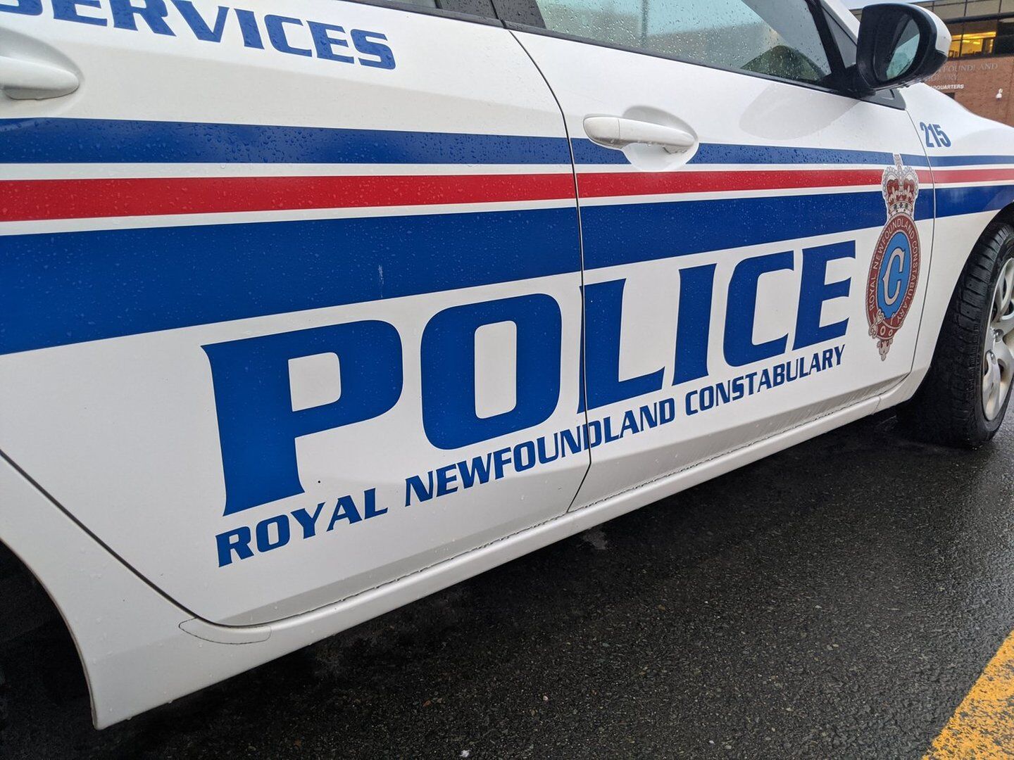 Small sea plane crashes in woods near St. John's, N.L., injuring both men on board; plane lost power while trying to land on Paddy's Pond