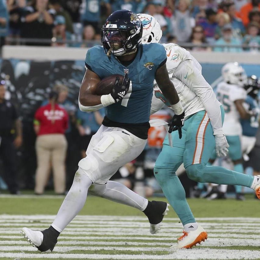 Daewood Davis of Dolphins carted off field after collision; preseason game  vs. Jaguars halted – KTSM 9 News