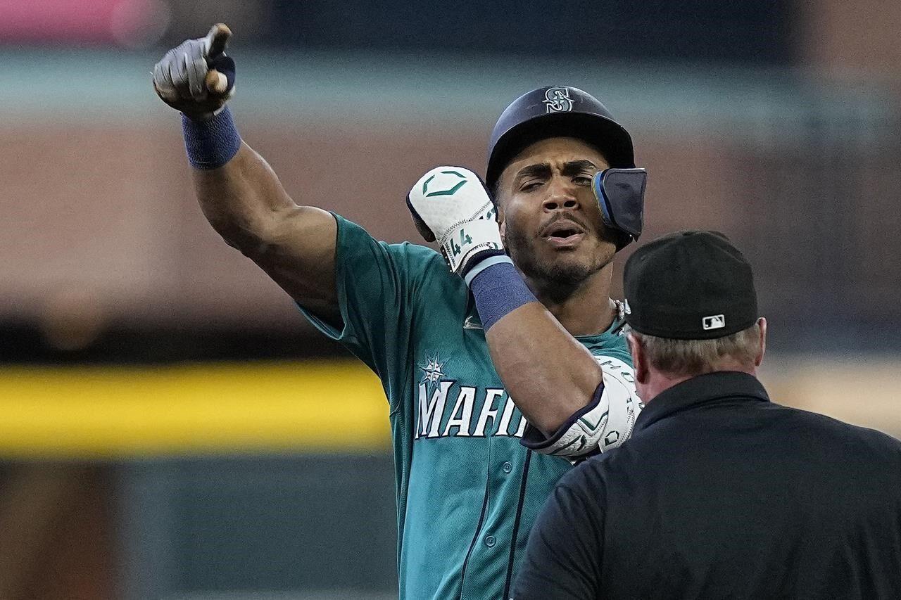 Cal Raleigh homers twice as Mariners stay hot, topple Red Sox 6-2