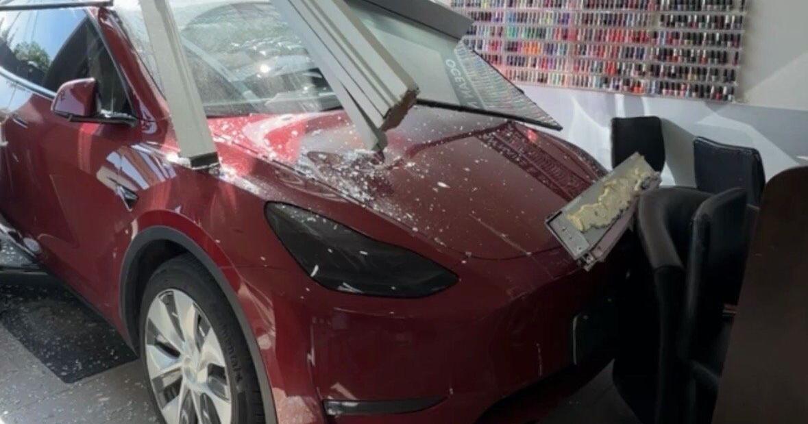 Man charged after Tesla crashes into Brantford nail salon