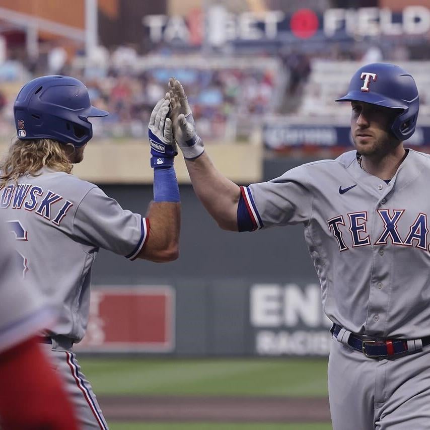 Twins rout Rangers 12-2