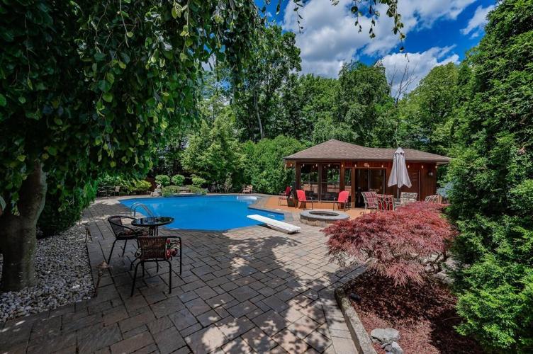 Stoney Creek home listed for 4.8M ‘great for entertaining’