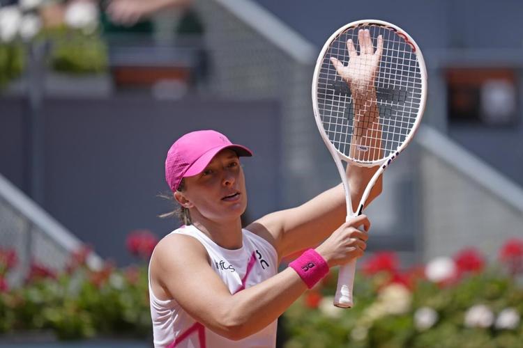 Top-ranked Swiatek reaches quarterfinals of Madrid Open with easy win over Sorribes Tormo