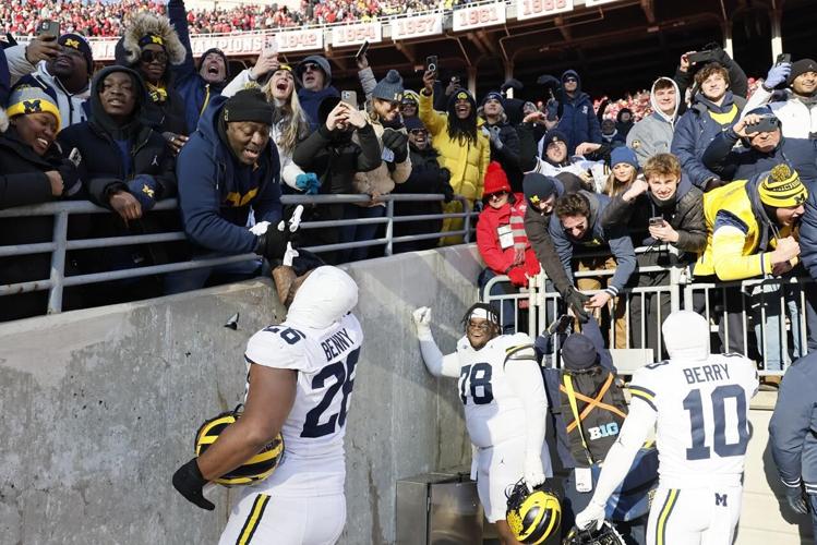 Michigan, Ohio State fight broken up with police pepper spray after