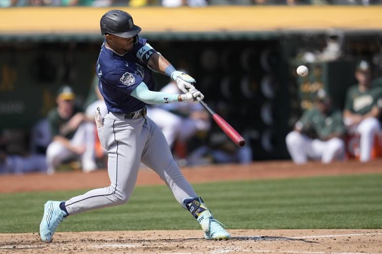 Crawford homers, Kelenic drives in two to back Castillo's win as Mariners  beat A's 7-2