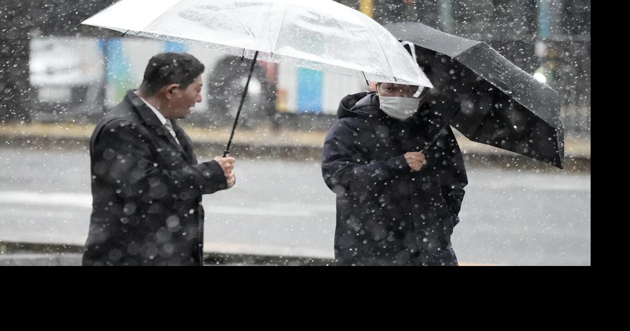 Heavy snow in the Tokyo area knocks out power to homes and disrupts travel