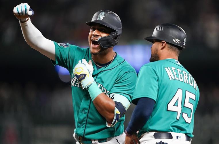 Julio Rodriguez, Eugenio Suarez unite to send Mariners to wild