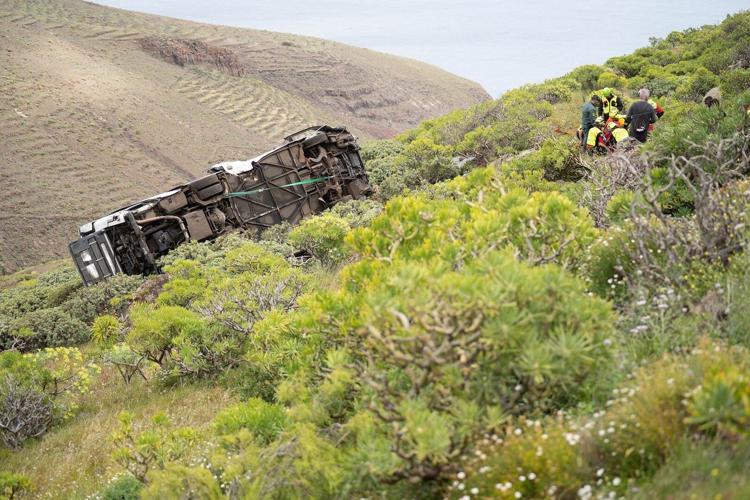 1 killed, 27 injured as tourist bus plunges into a ravine in Spain’s ...