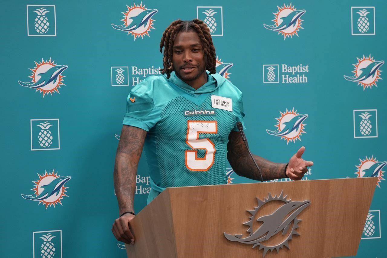 McDaniel praises defense in Dolphins scrimmage interrupted by lightning