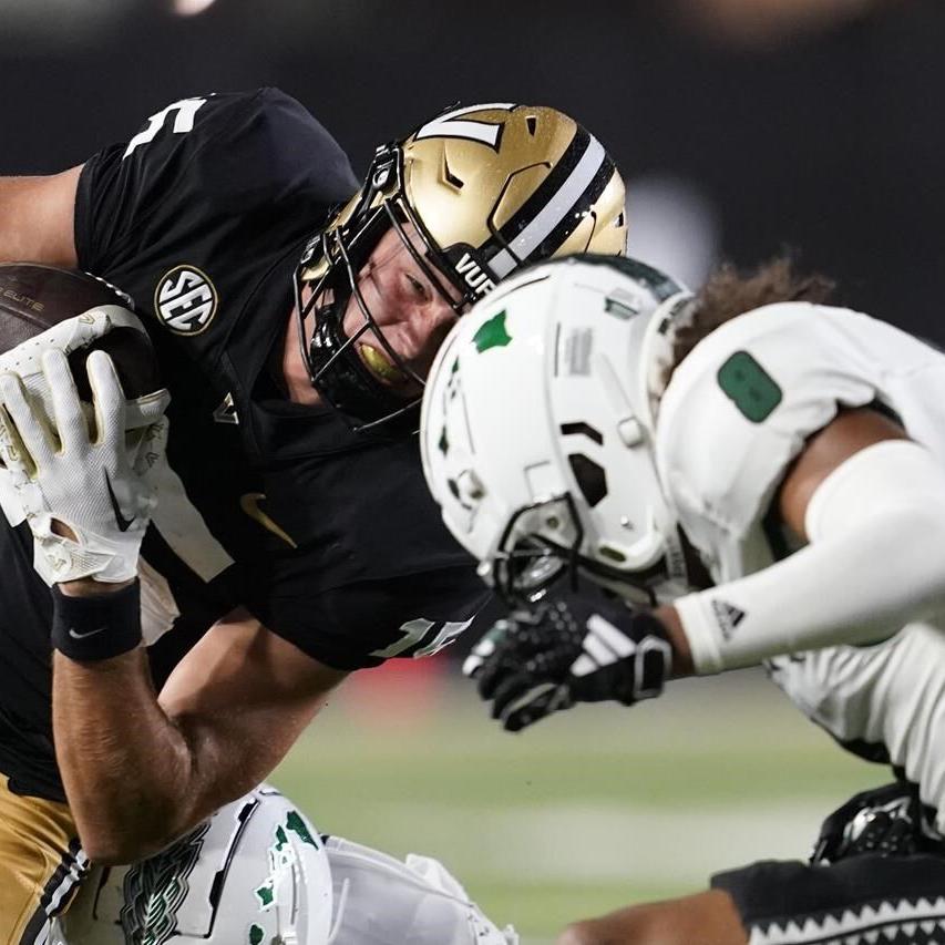 Swann throws for 3 TDs as Vanderbilt holds off Hawaii 35-28 in opener - The  San Diego Union-Tribune
