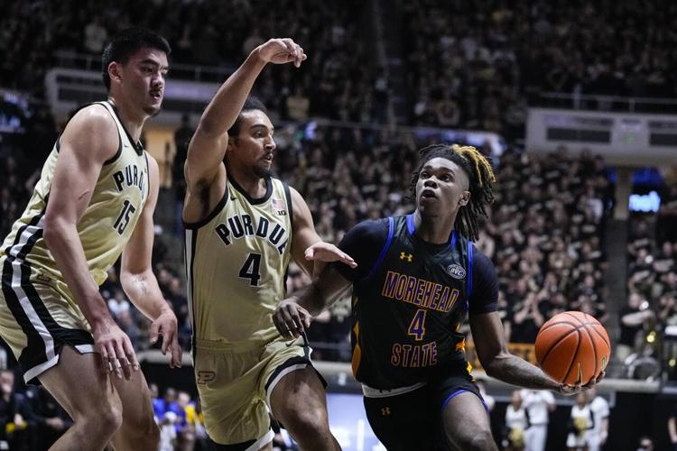 Zach Edey dominates inside as No. 3 Purdue rolls to 8757 win over