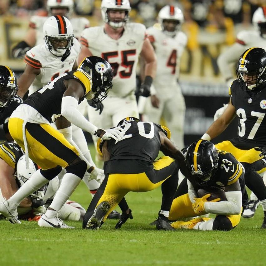 T.J. Watt's scoop-and-score lifts Steelers past Browns 26-22 as Cleveland  loses Nick Chubb to injury