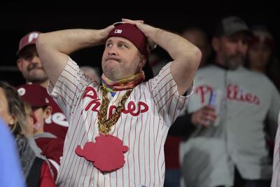 Braves fan throws drink at Phillies fan in meltdown: video