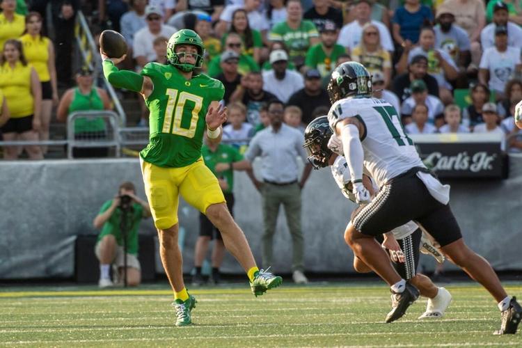 Bo Nix throws 3 touchdowns, No. 13 Oregon downs Hawaii 55-10 - The Columbian