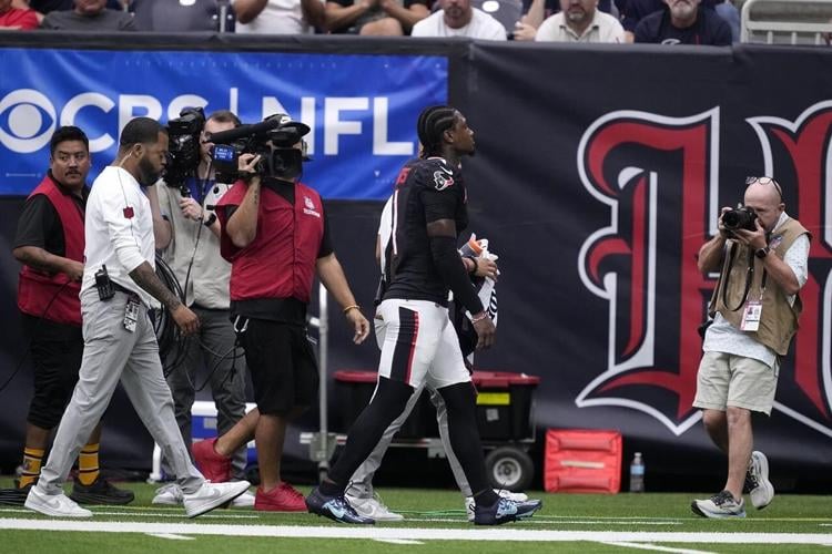 Texans wide receiver Stefon Diggs out for season after tearing right ACL