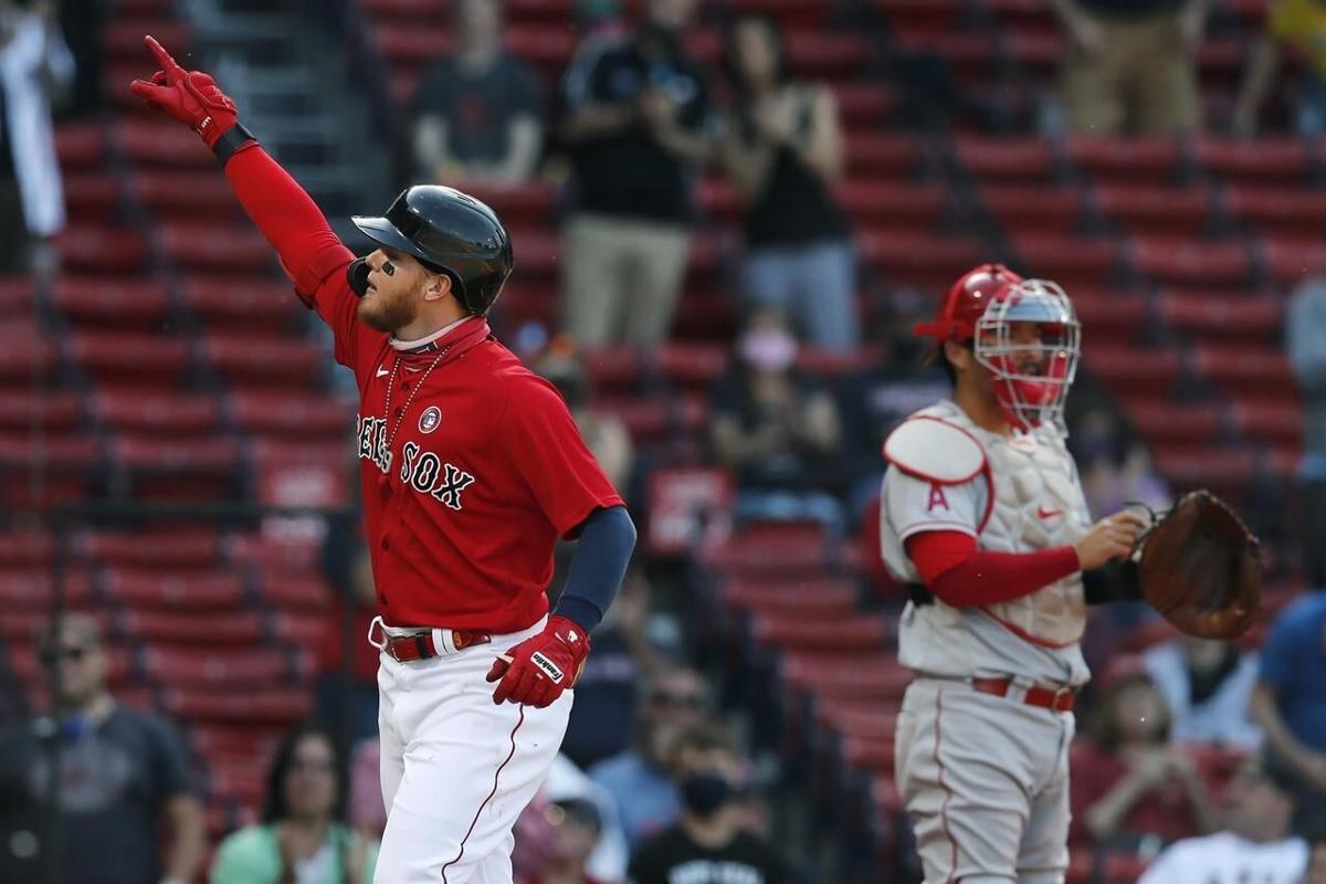 Yoshida hits go-ahead single in 8th as Red Sox rally past White