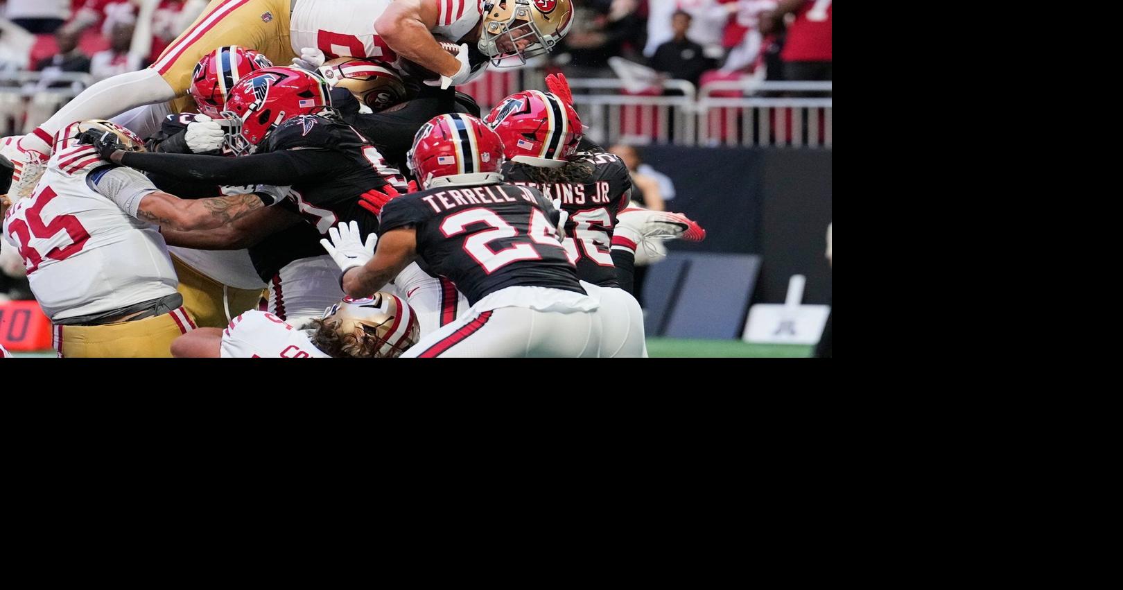 49ers star McCaffrey sustains hip injury, but returns to field against ...