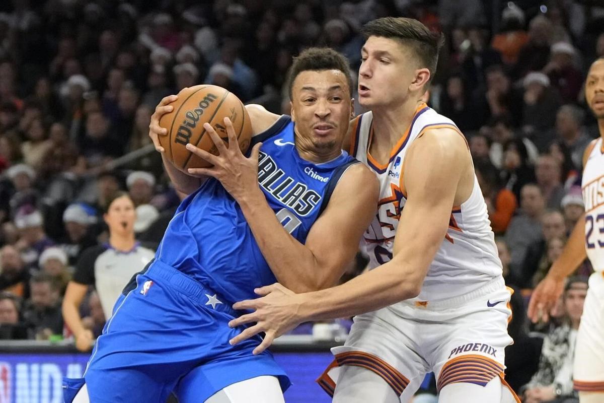 Hart makes go-ahead basket after chaotic possession as Knicks beat