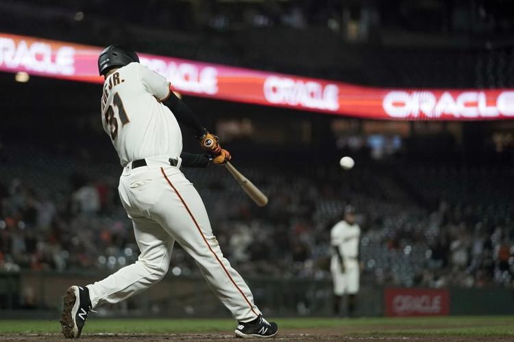 Giants rally for 8-5 win over Cards in 10 innings to complete 3