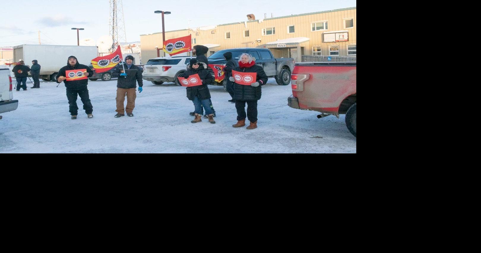 Iqaluit housing workers hope to avoid another strike as negotiations begin